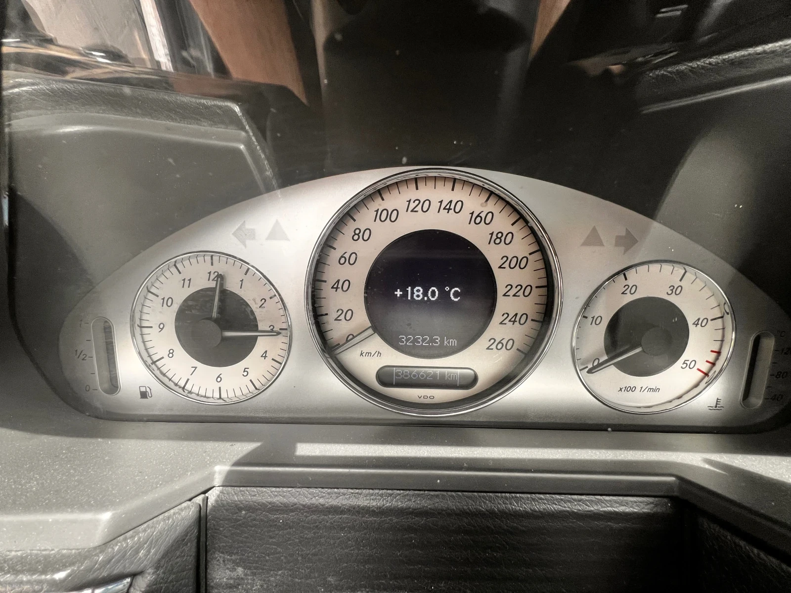 Mercedes-Benz E 280, снимка 7 - Автомобили и джипове - 54947477