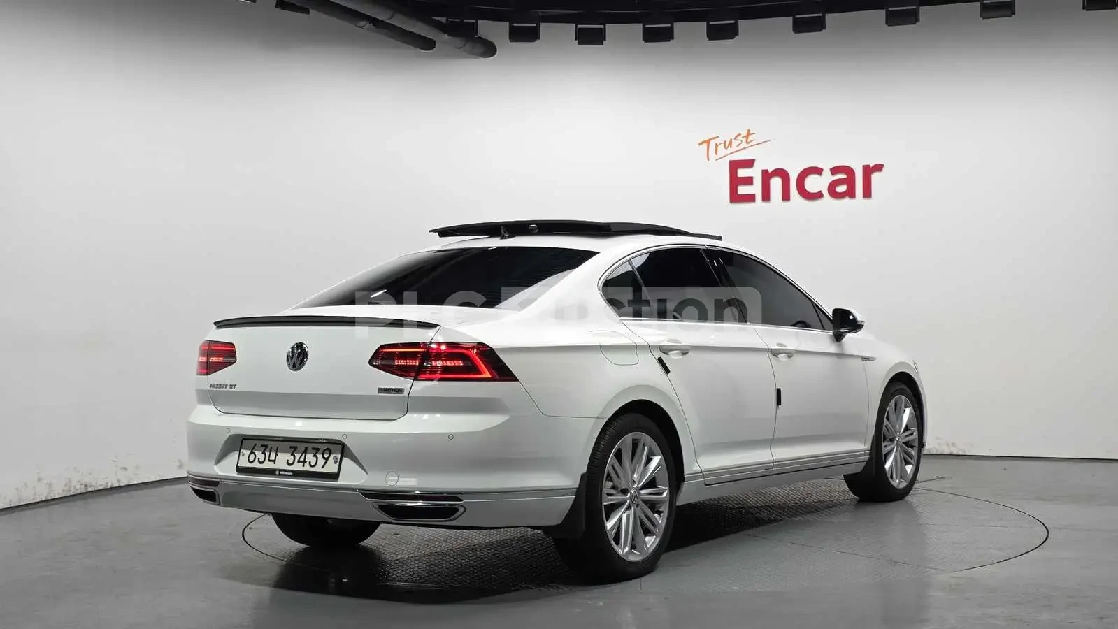 VW Passat 2.0TDI 4MOTION PRESTIGE! PANO/HEAD-UP/CAM, снимка 2 - Автомобили и джипове - 55225373