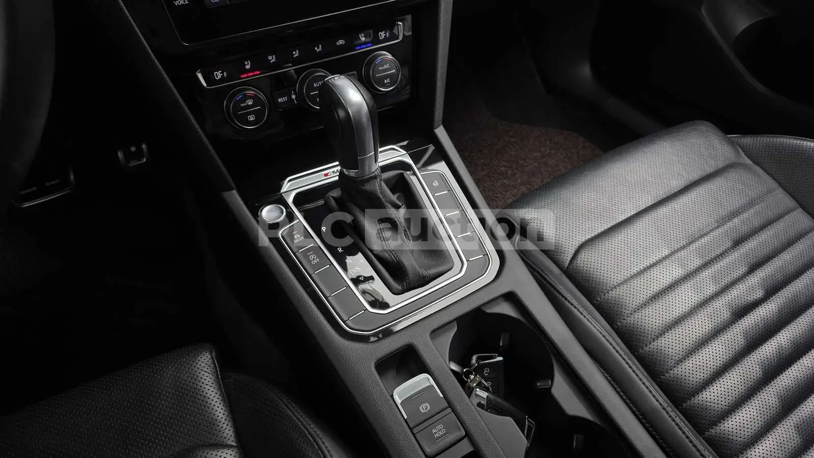 VW Passat 2.0TDI 4MOTION PRESTIGE! PANO/HEAD-UP/CAM, снимка 9 - Автомобили и джипове - 55225373