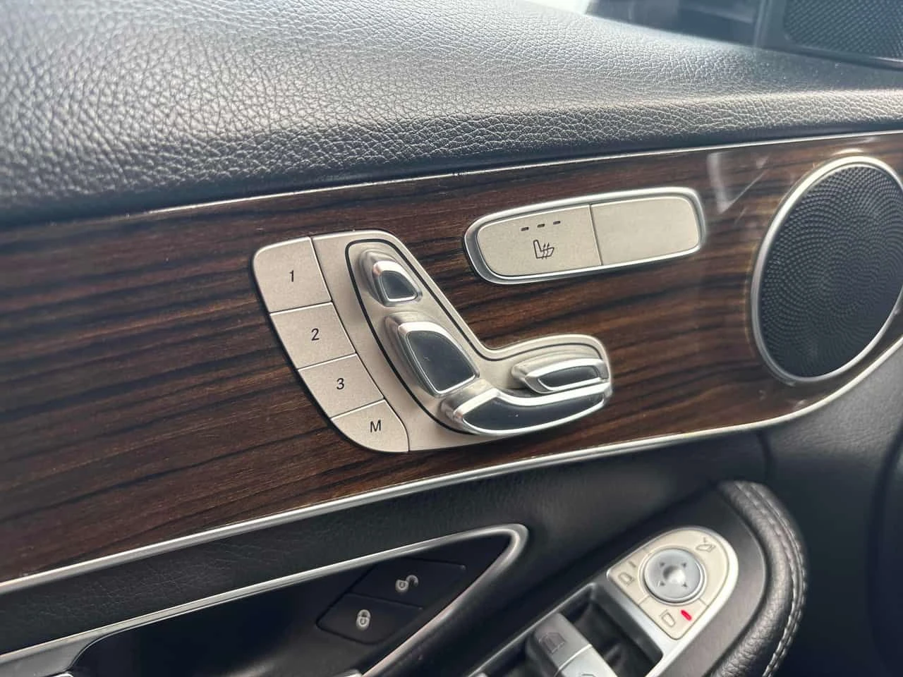 Mercedes-Benz C 300 * CARFAX * ЦЕНА ДО БГ, снимка 11 - Автомобили и джипове - 55243104