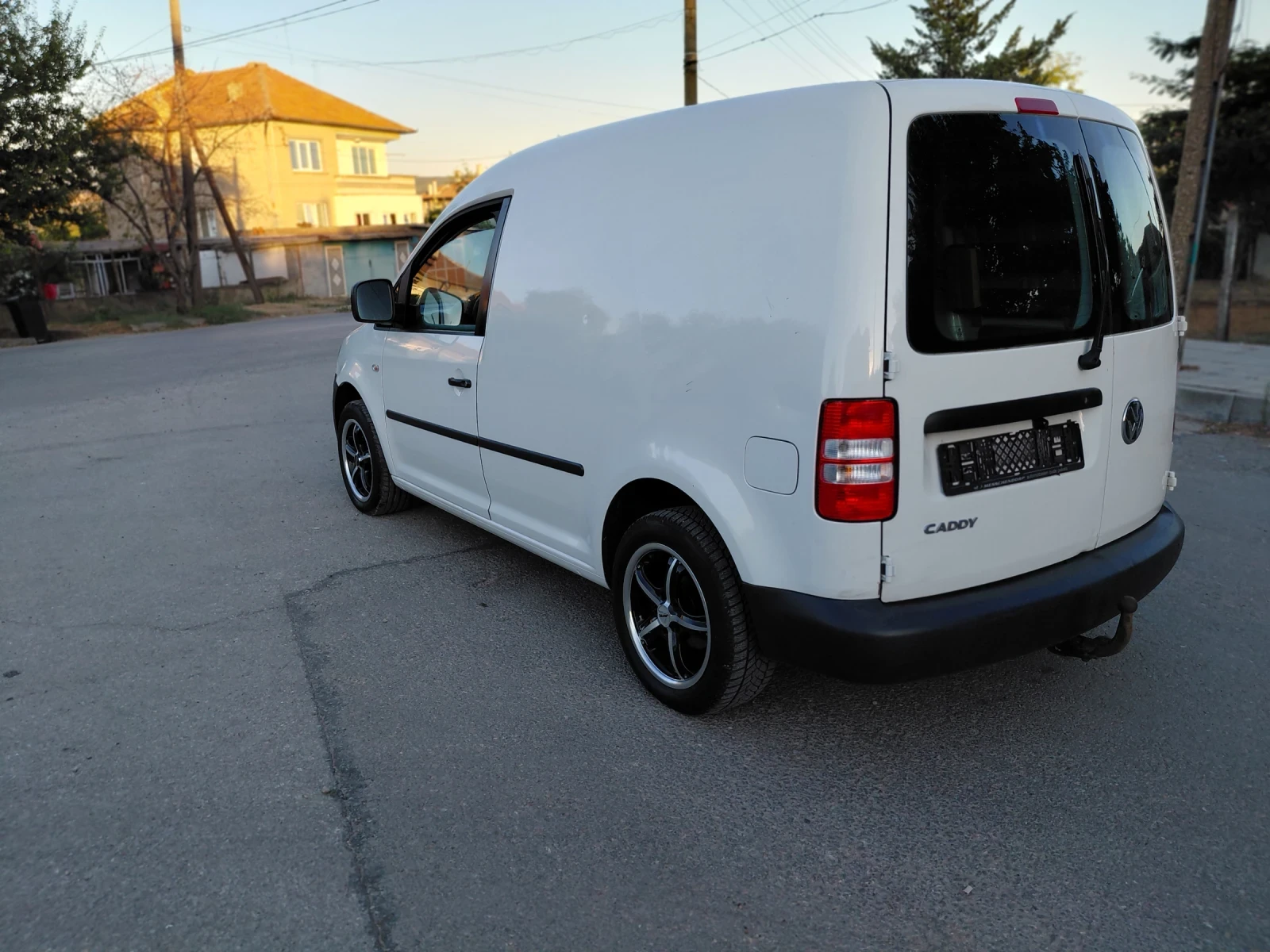 VW Caddy 1.6 TDI, снимка 4 - Автомобили и джипове - 55278050