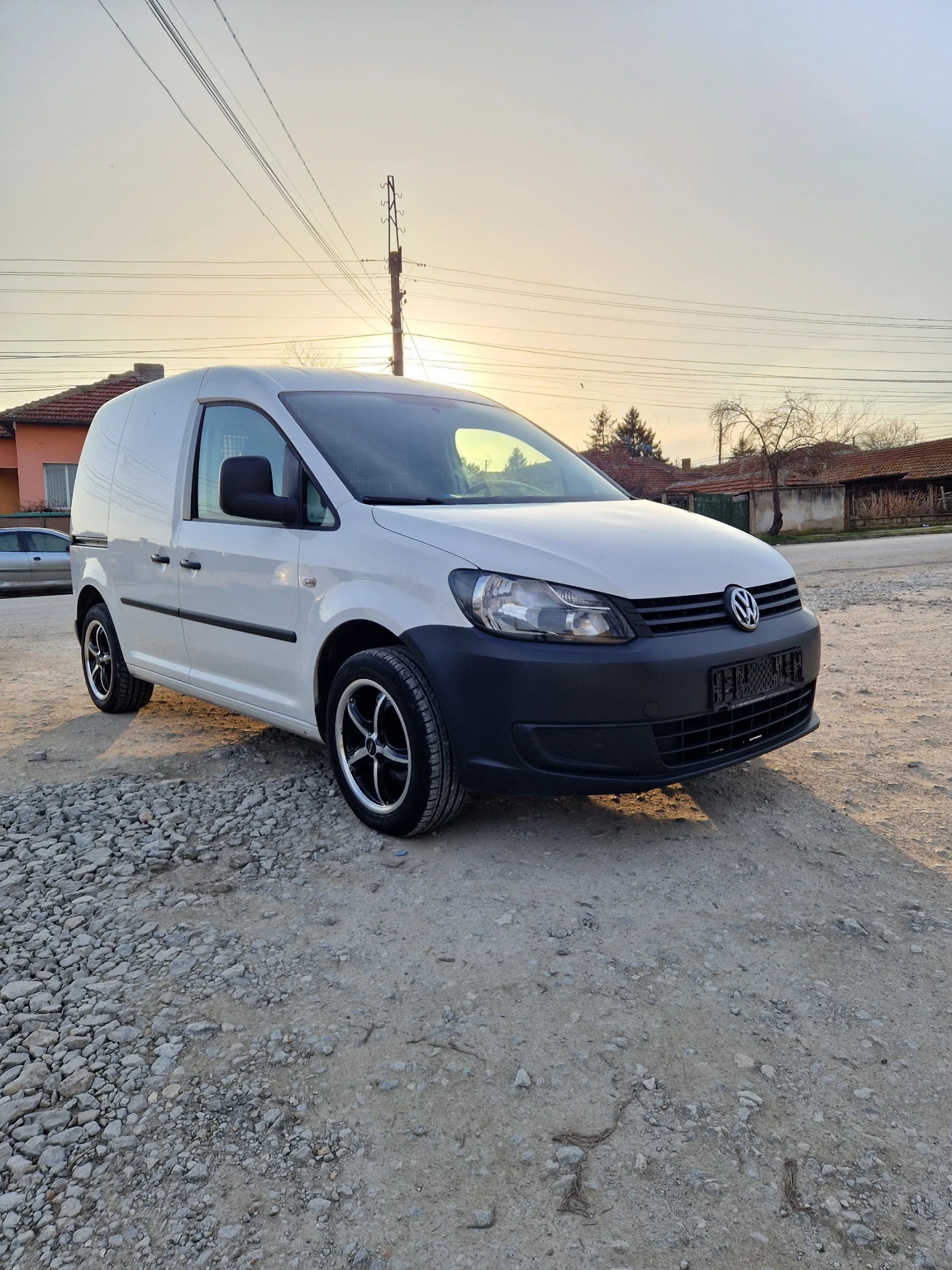 VW Caddy 1.6 TDI, снимка 4 - Автомобили и джипове - 55278050