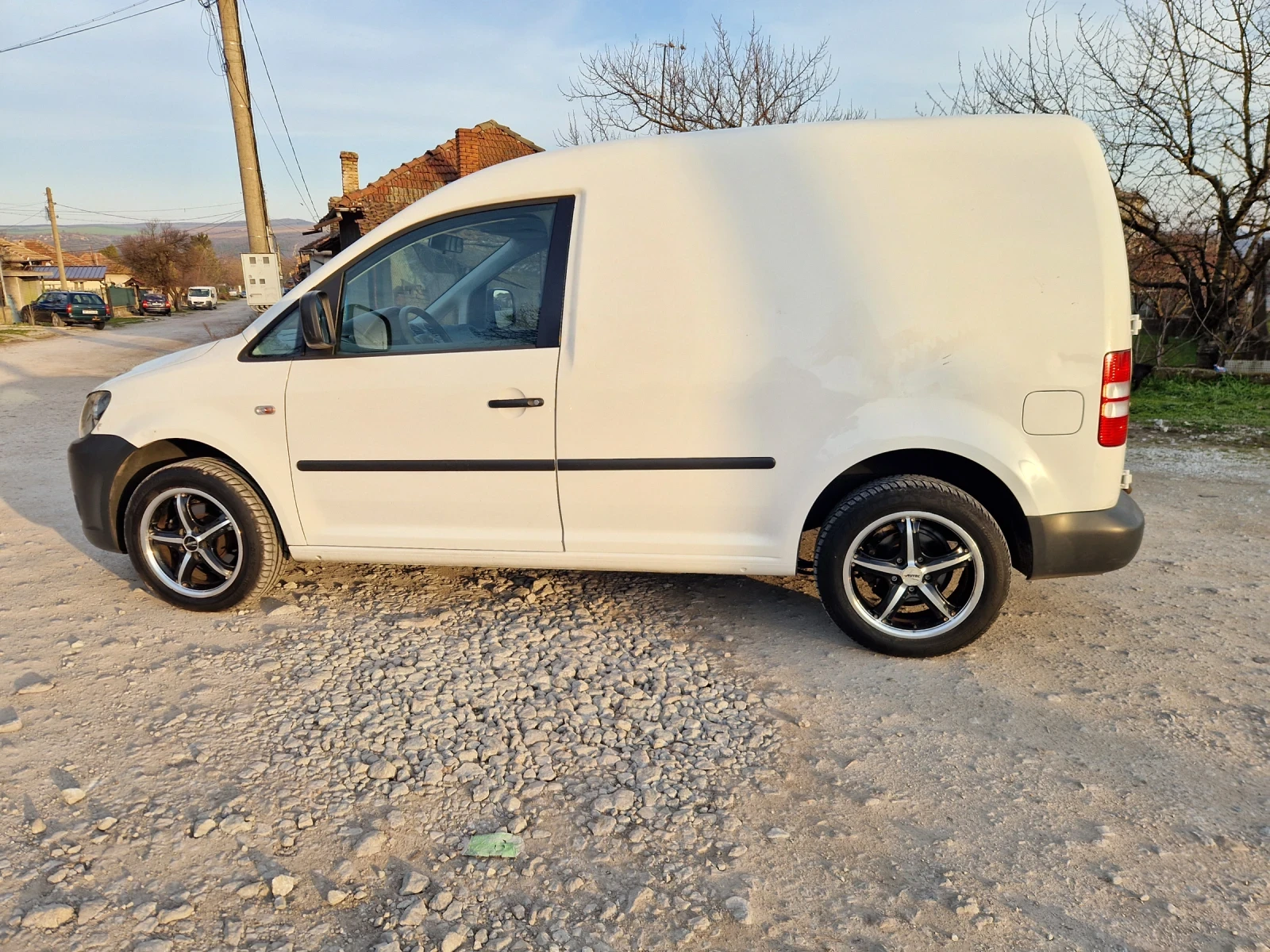 VW Caddy 1.6 TDI, снимка 6 - Автомобили и джипове - 55278050