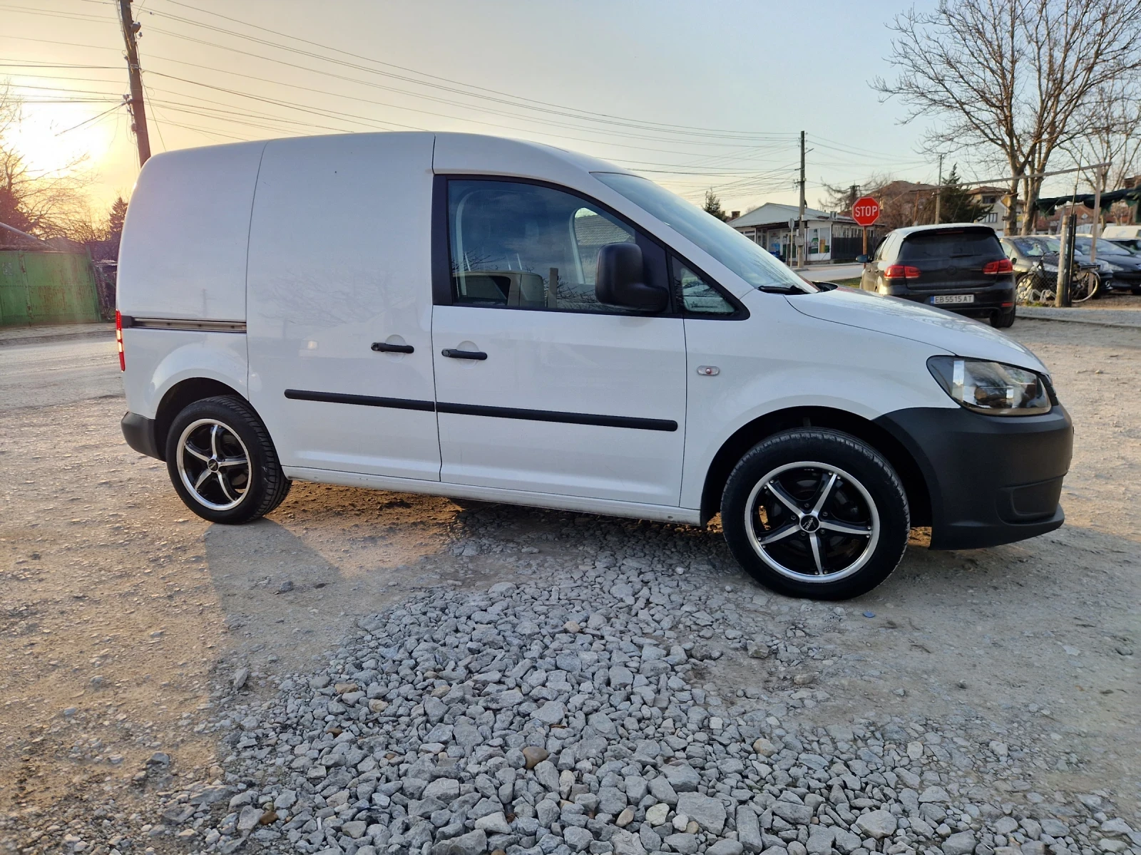 VW Caddy 1.6 TDI, снимка 5 - Автомобили и джипове - 55278050