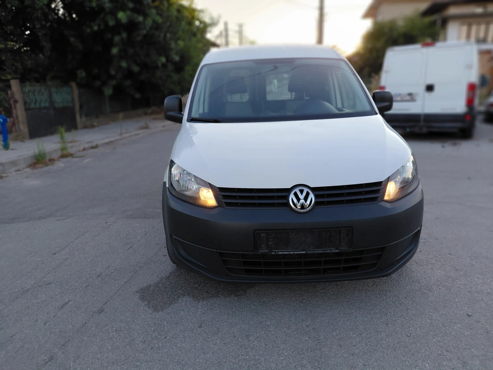 VW Caddy 1.6 TDI, снимка 7 - Автомобили и джипове - 55278050