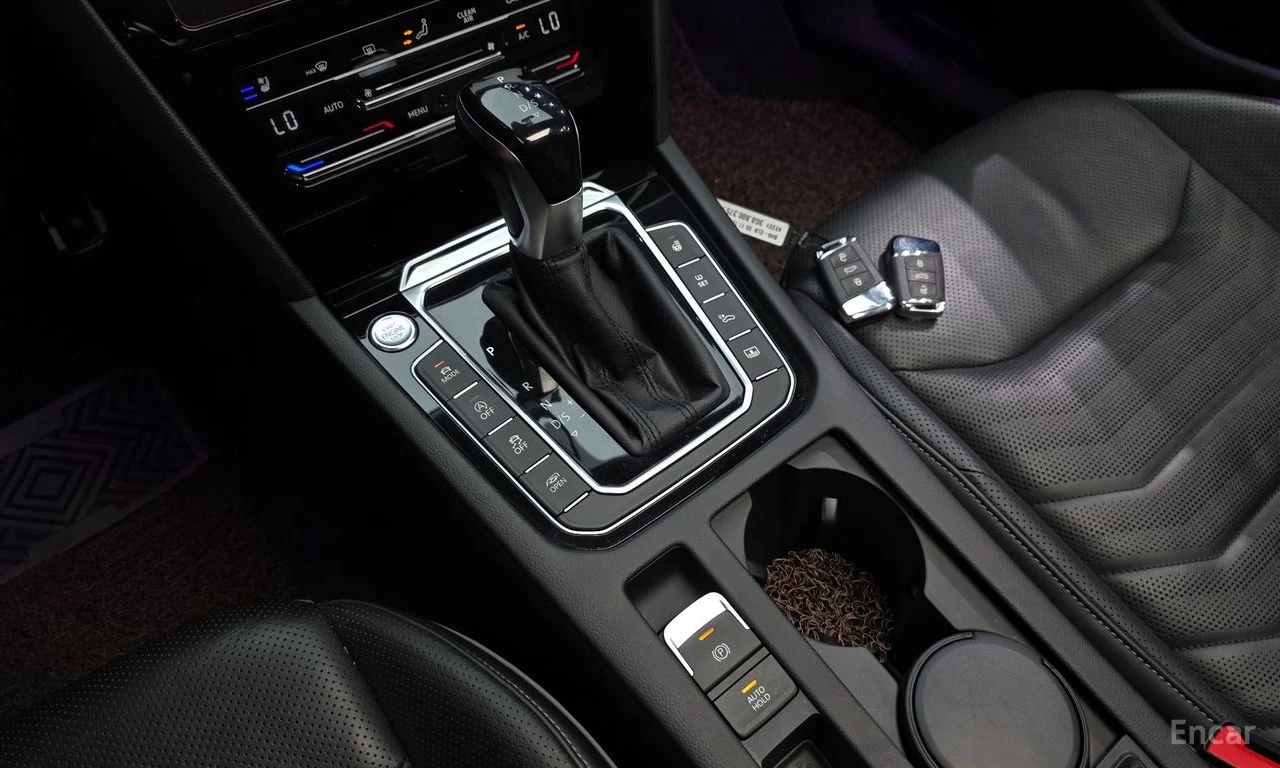 VW Arteon 2.0 TDI* PRESTIGE* МАСАЖ* 360* ОБДУХ* КРАЙНА ЦЕНА, снимка 14 - Автомобили и джипове - 55531006