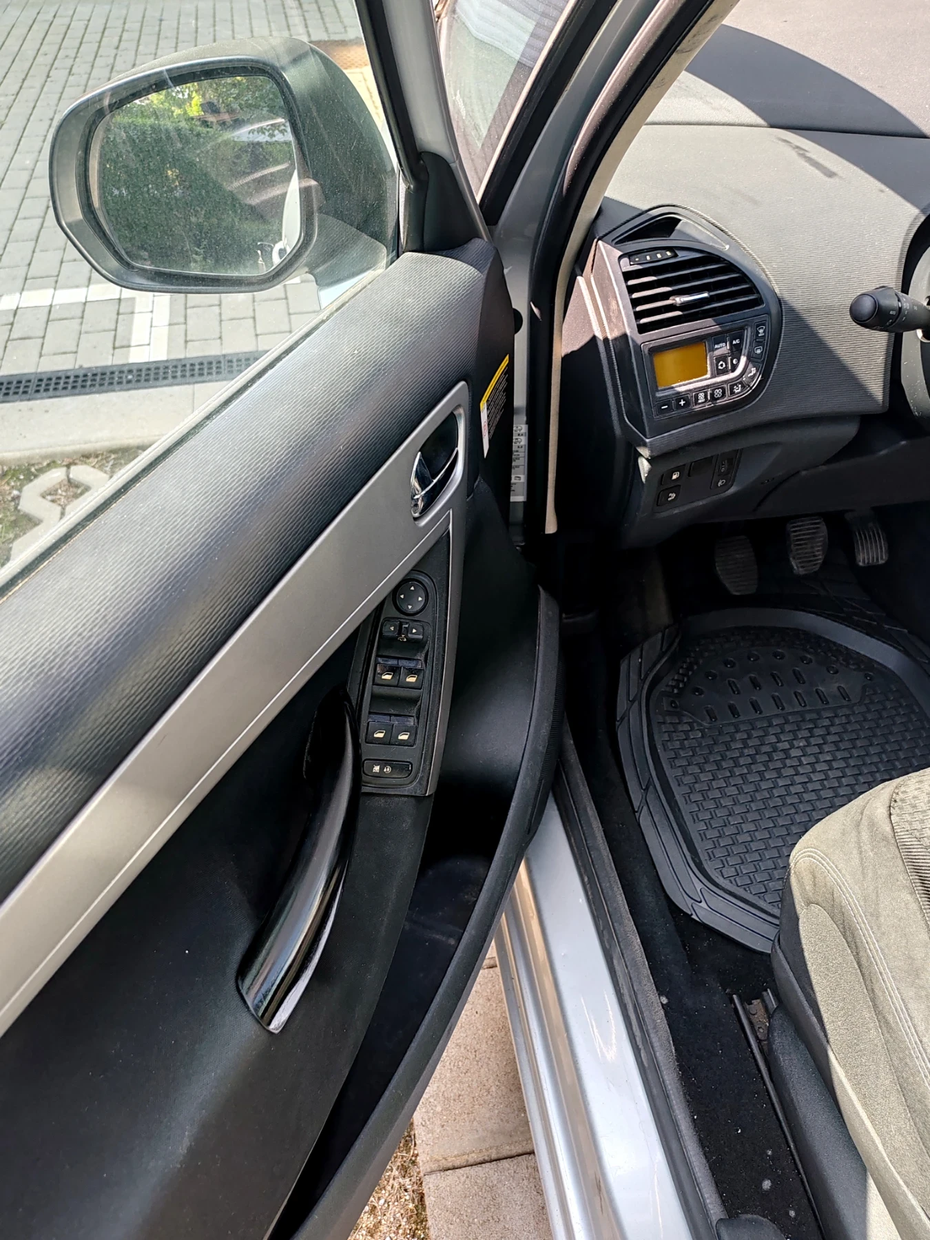 Citroen C4 Picasso, снимка 12 - Автомобили и джипове - 55827720