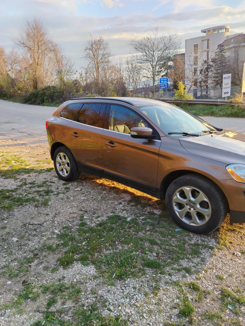 Volvo XC60 2.4 D5 AWD (4x4)АВТОМАТ(6-степенен), снимка 6 - Автомобили и джипове - 48024024