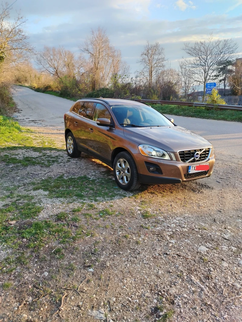 Volvo XC60 2.4 D5 AWD (4x4)АВТОМАТ(6-степенен), снимка 1 - Автомобили и джипове - 48024024