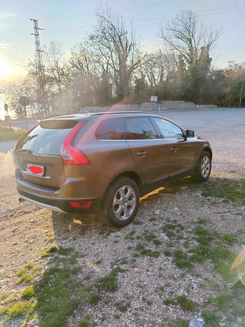 Volvo XC60 2.4 D5 AWD (4x4)АВТОМАТ(6-степенен), снимка 5 - Автомобили и джипове - 48024024