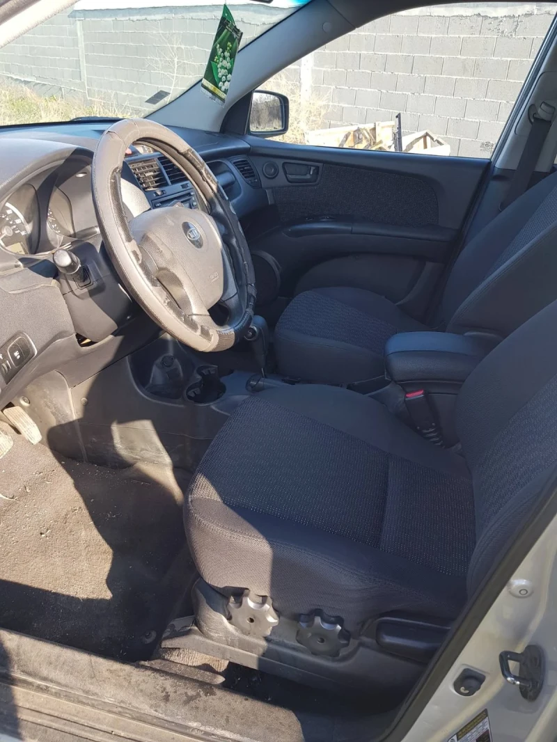 Kia Sportage 2.0 бензин , снимка 7 - Автомобили и джипове - 51490600