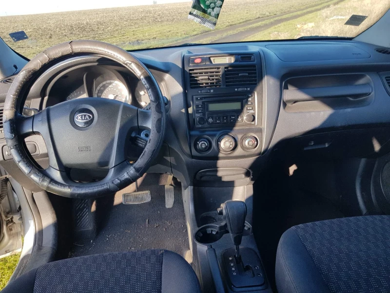 Kia Sportage 2.0 бензин , снимка 8 - Автомобили и джипове - 51490600