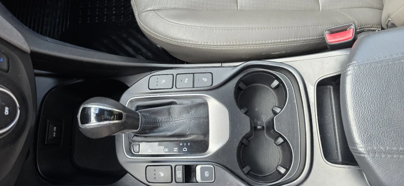 Hyundai Santa fe 2.2 CRDI 4x4 Premium, снимка 8 - Автомобили и джипове - 52679136