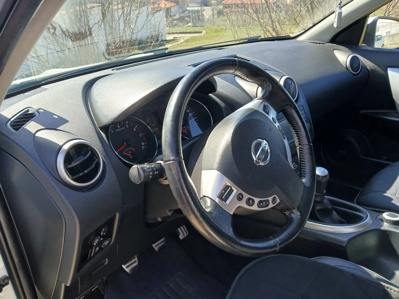 Nissan Qashqai, снимка 11 - Автомобили и джипове - 53839275