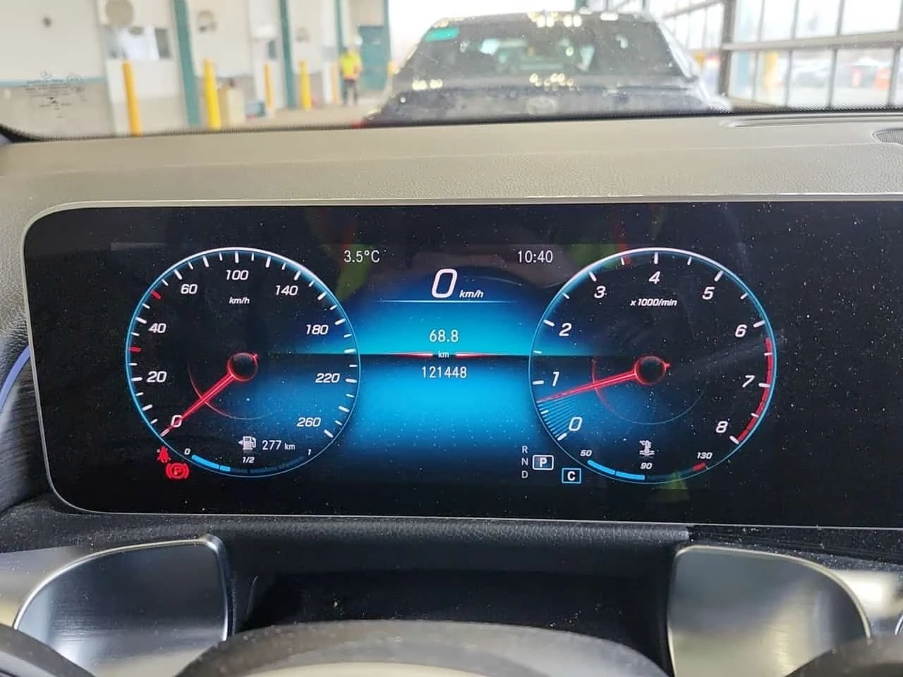 Mercedes-Benz GLB 250 4MATIC/ПАНОРАМА/АМБИЕНТНО, снимка 10 - Автомобили и джипове - 54064604