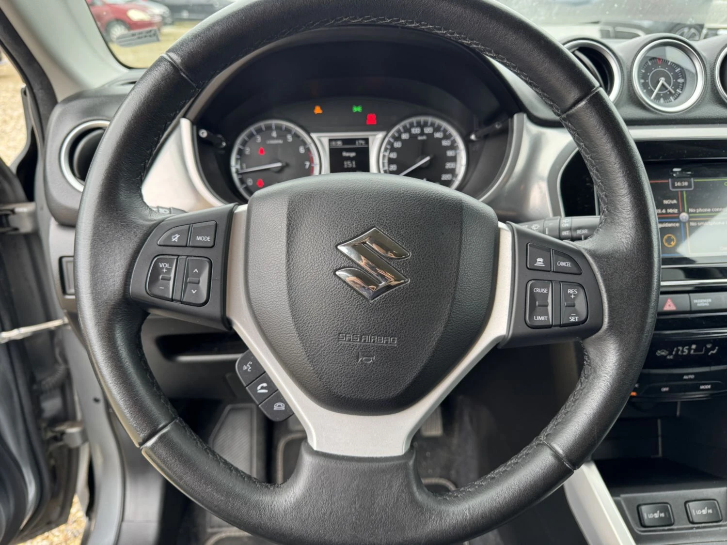 Suzuki Vitara Exclusive 1.6 Бензин, снимка 6 - Автомобили и джипове - 56251996