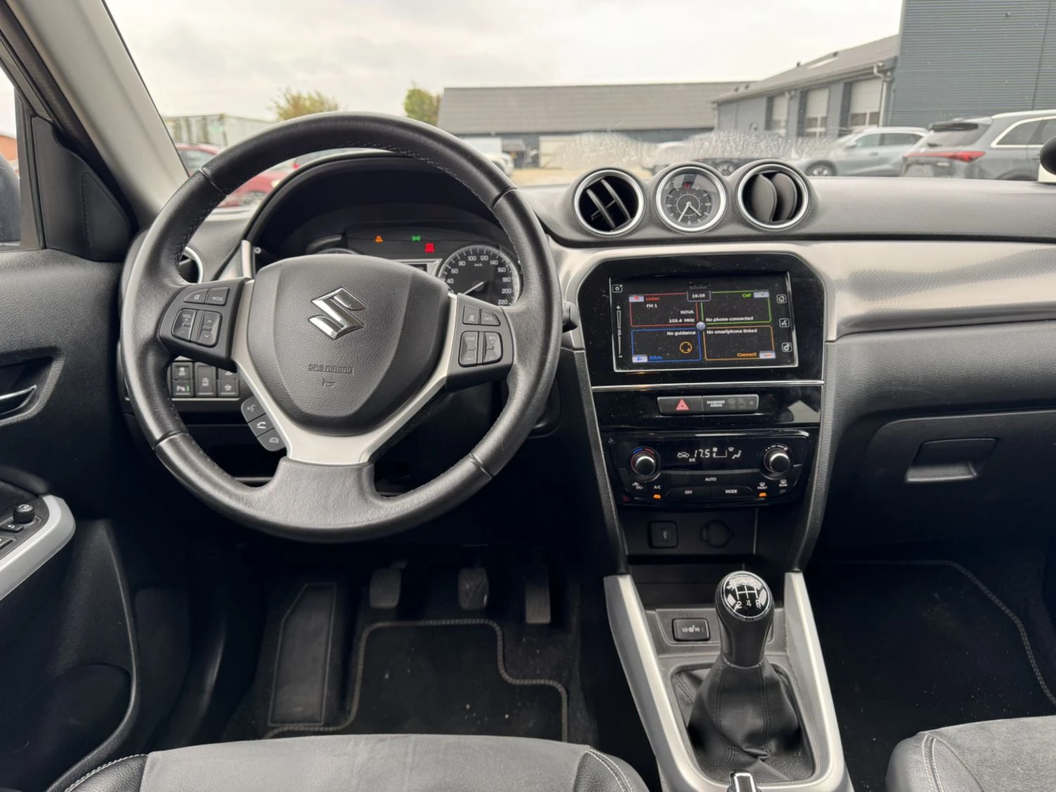 Suzuki Vitara Exclusive 1.6 Бензин, снимка 5 - Автомобили и джипове - 56251996