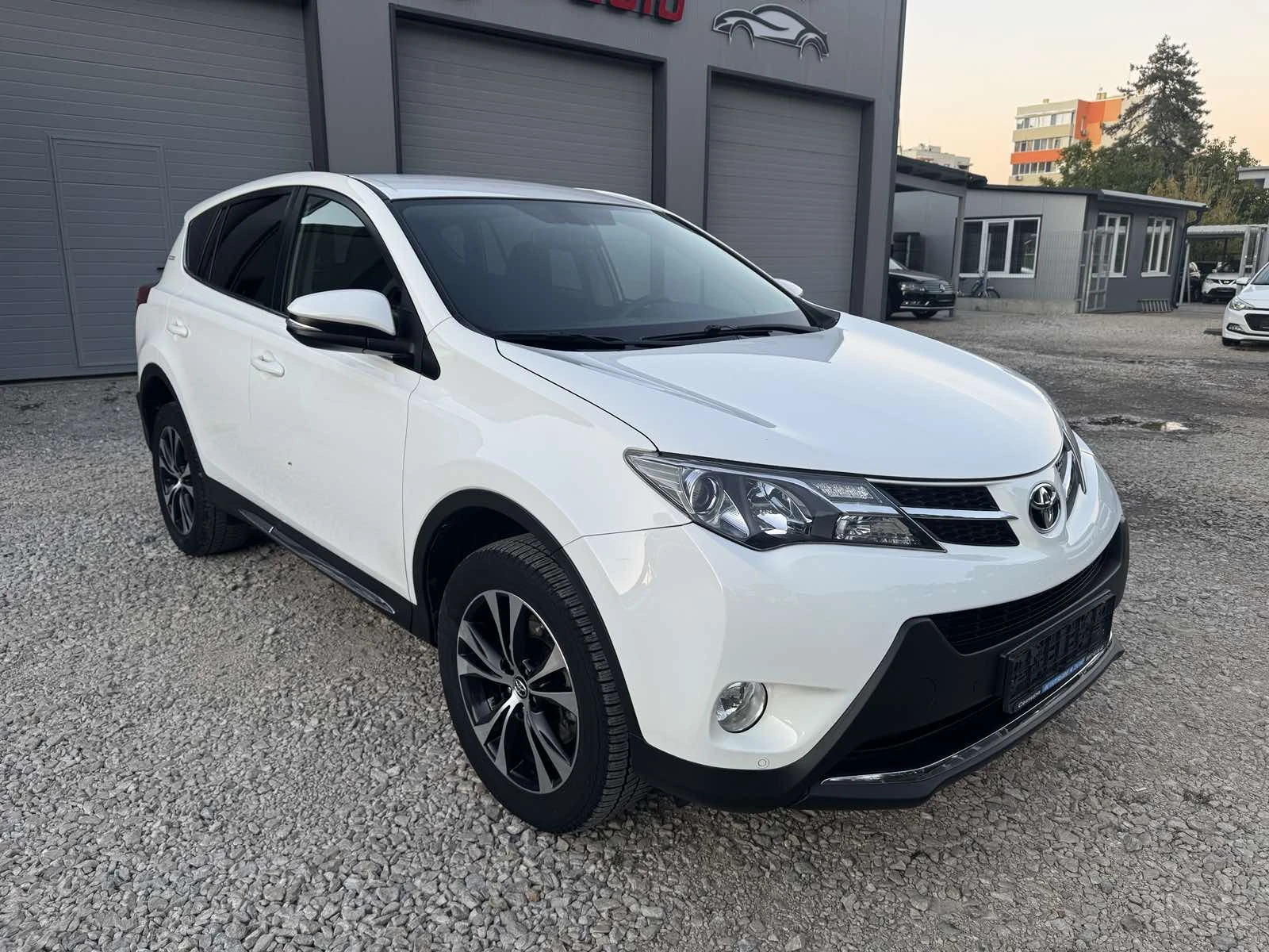 Toyota Rav4 2.0D4D* NAVI* LED* KAMERA* 2014G* TOP, снимка 3 - Автомобили и джипове - 56299730