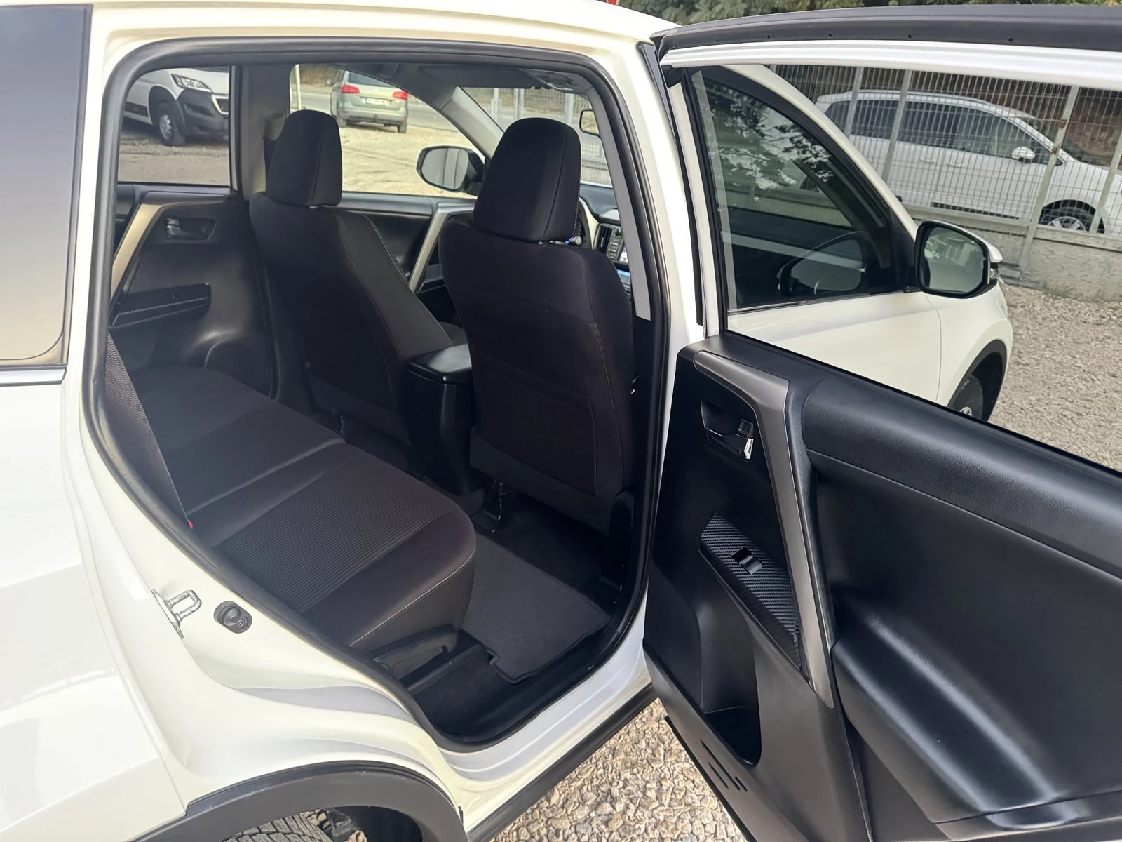 Toyota Rav4 2.0D4D* NAVI* LED* KAMERA* 2014G* TOP, снимка 15 - Автомобили и джипове - 56299730