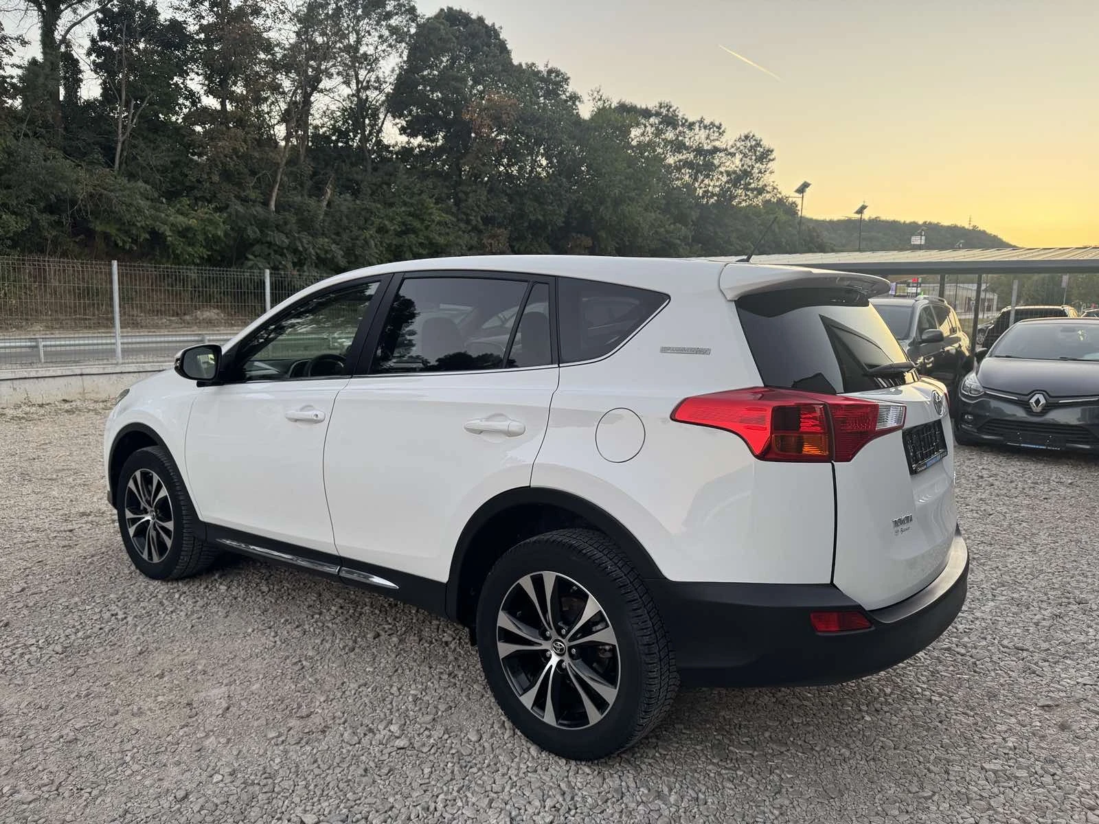 Toyota Rav4 2.0D4D* NAVI* LED* KAMERA* 2014G* TOP, снимка 4 - Автомобили и джипове - 56299730