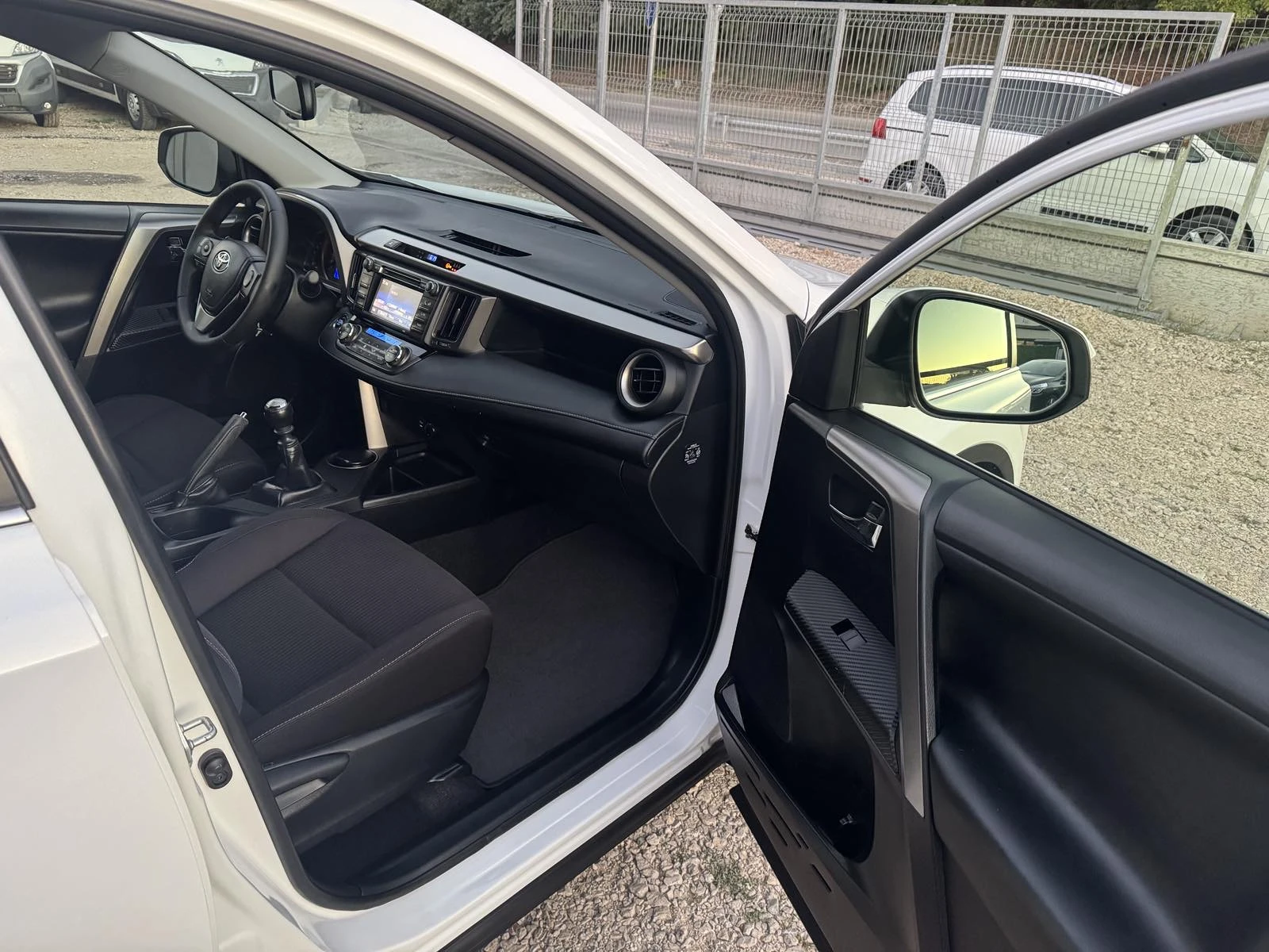 Toyota Rav4 2.0D4D* NAVI* LED* KAMERA* 2014G* TOP, снимка 16 - Автомобили и джипове - 56299730