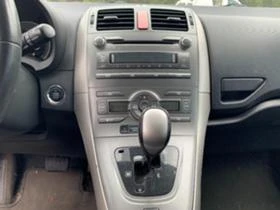 Toyota Auris 1.6i,124кс.,Автоматик, снимка 8