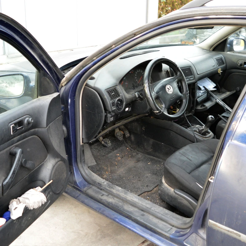 VW Golf Variant 1.9 TDI, снимка 5 - Автомобили и джипове - 48219666