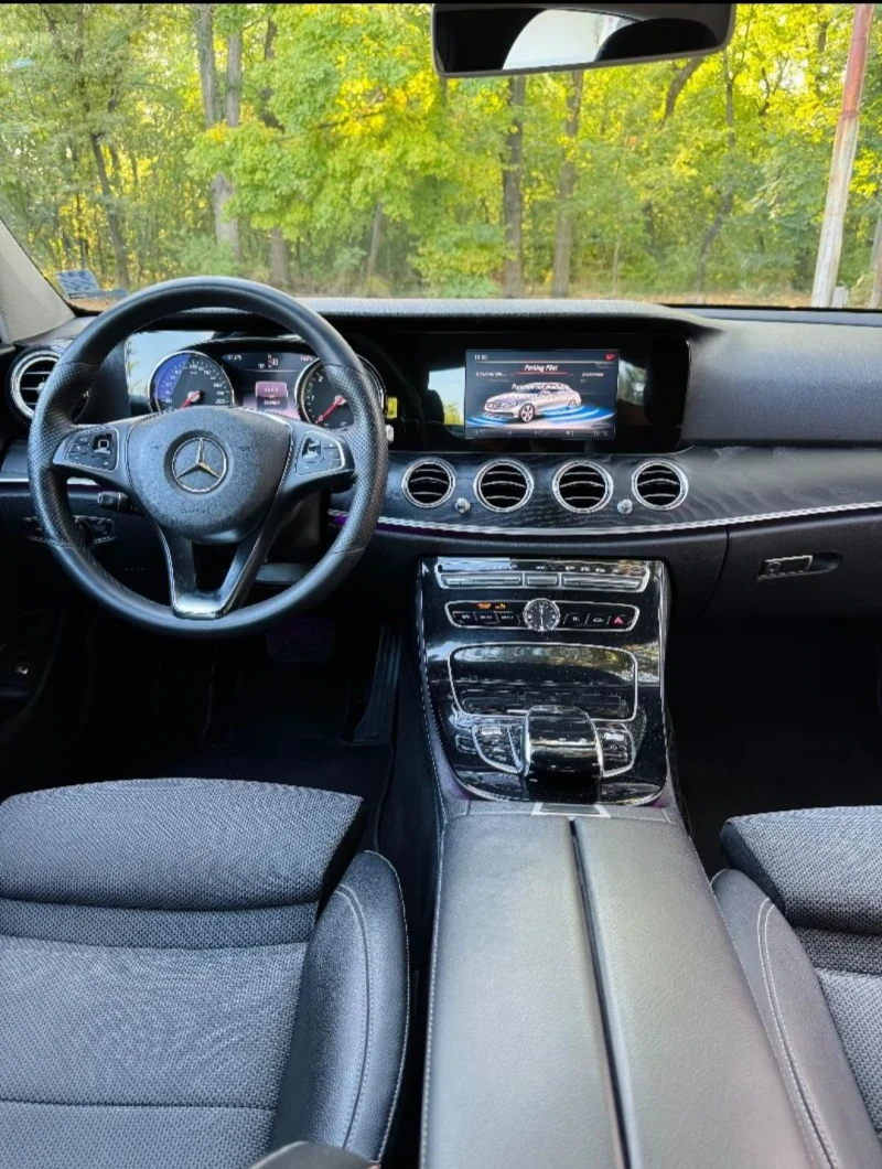 Mercedes-Benz E 220, снимка 7 - Автомобили и джипове - 52869387