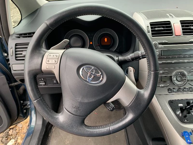 Toyota Auris 1.6i,124кс.,Автоматик, снимка 9 - Автомобили и джипове - 26560401