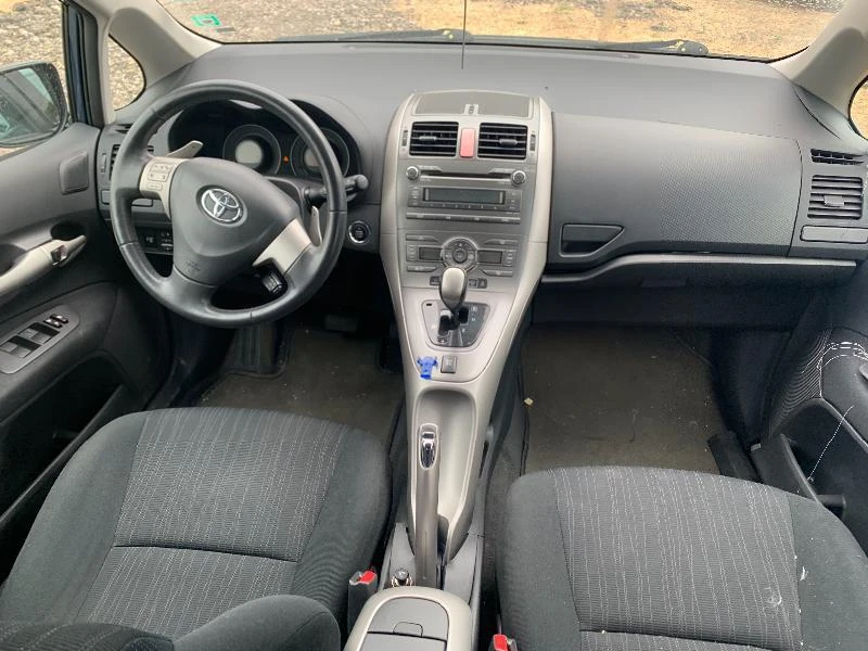 Toyota Auris 1.6i,124кс.,Автоматик - изображение 6