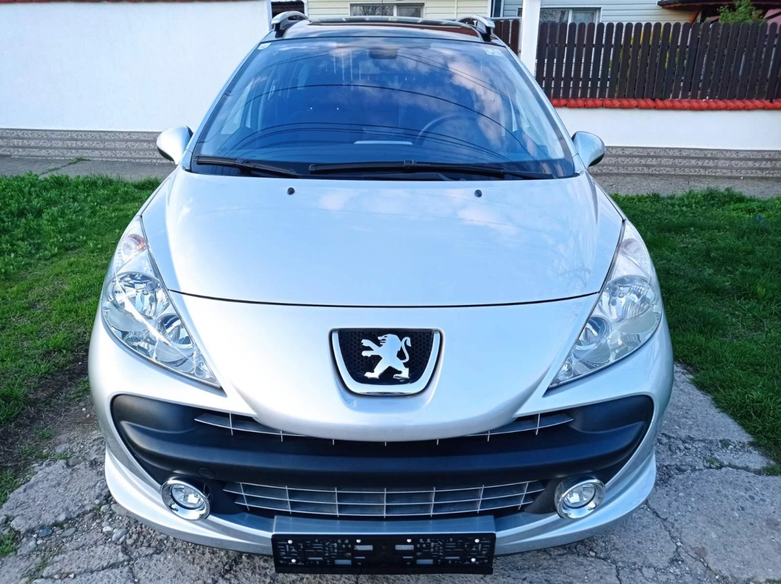 Peugeot 207 1.4i, 95к.130х.км - изображение 7