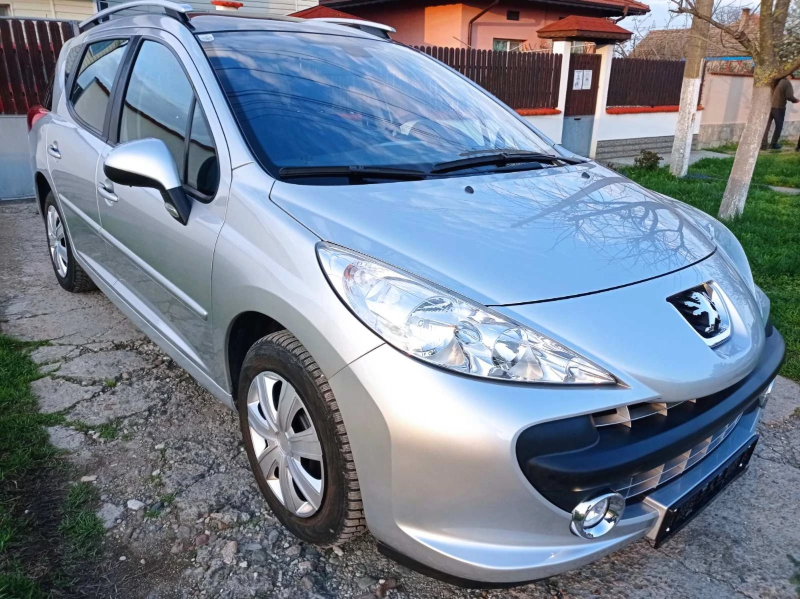 Peugeot 207 1.4i, 95к.130х.км - изображение 6