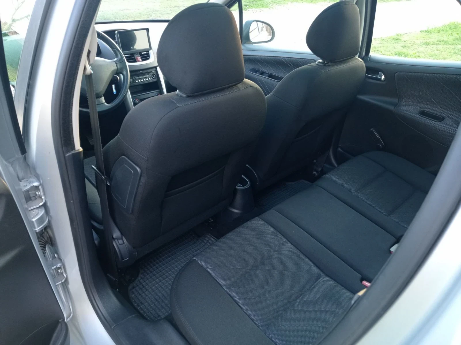 Peugeot 207 1.4i, 95к.130х.км - изображение 10