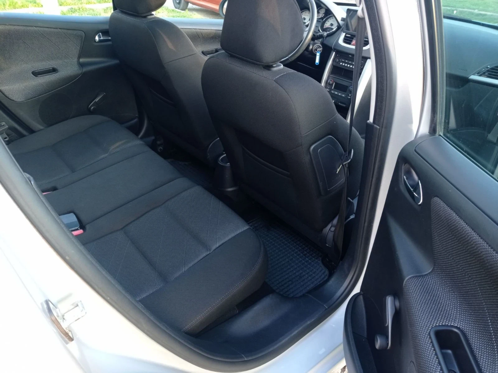 Peugeot 207 1.4i, 95к.130х.км - изображение 9
