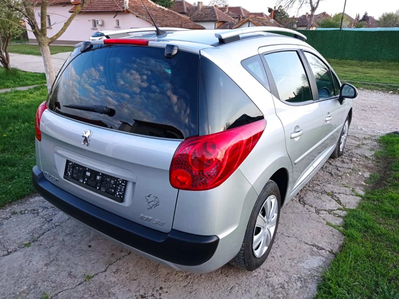 Peugeot 207 1.4i, 95к.130х.км - изображение 4