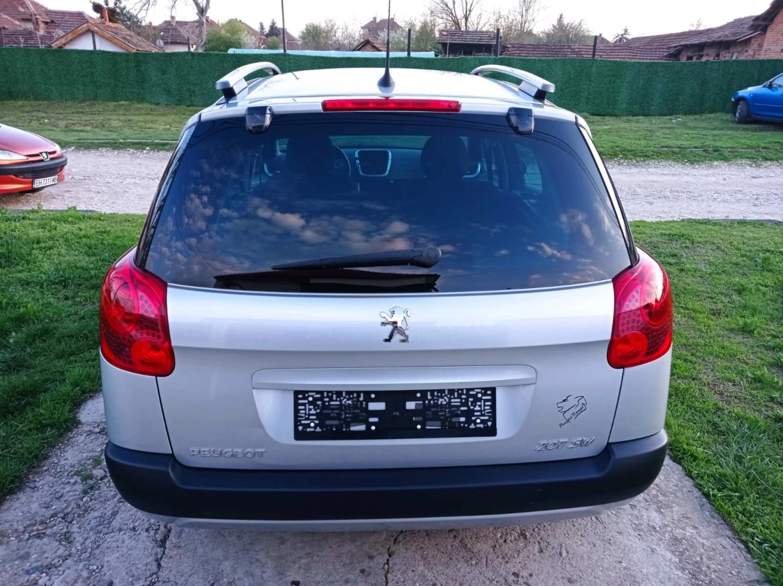 Peugeot 207 1.4i, 95к.130х.км - изображение 3