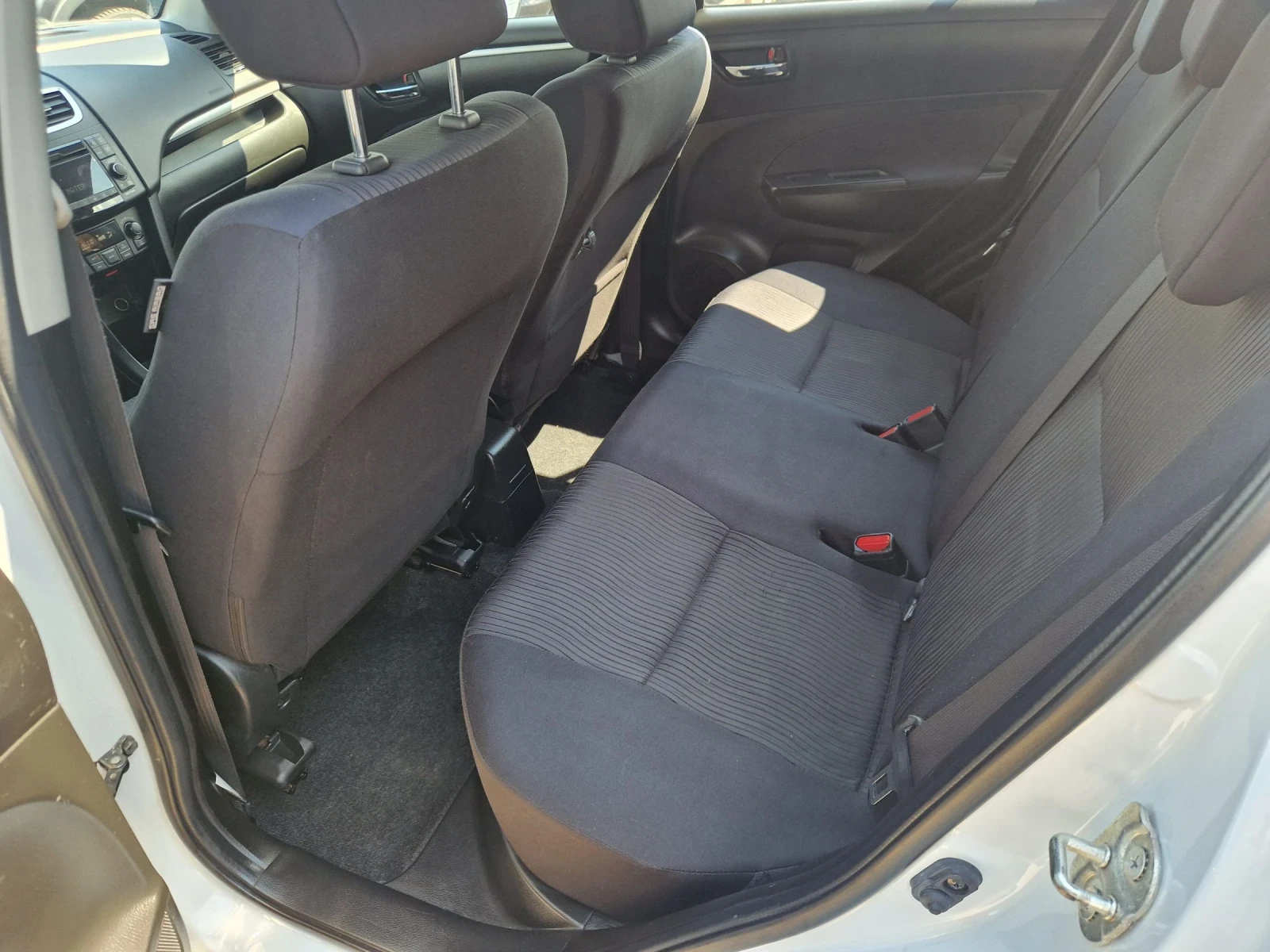 Suzuki Swift 1.2i 4x4 - изображение 6