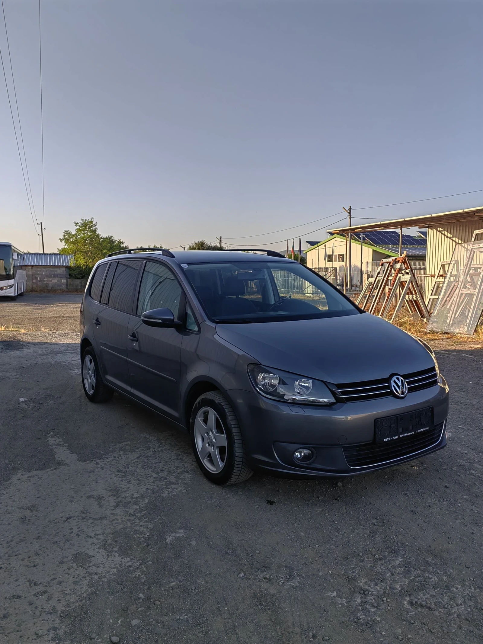 VW Touran 2.0 140 автомат - изображение 3