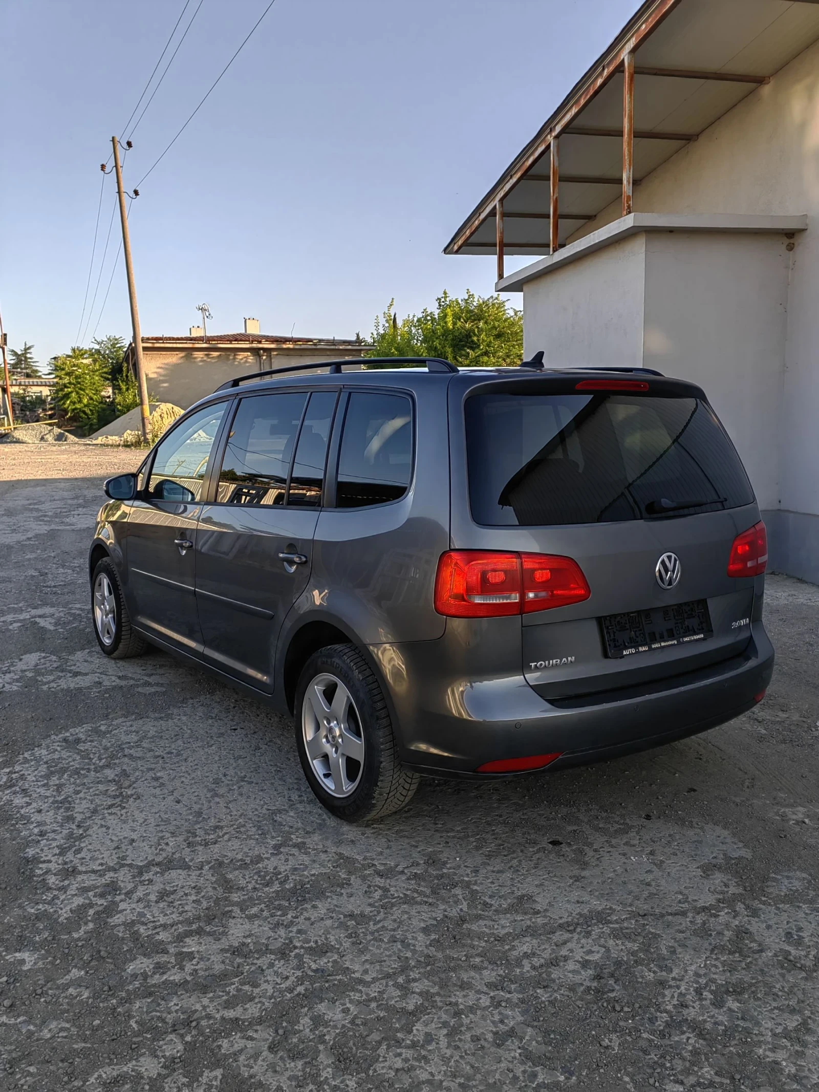 VW Touran 2.0 140 автомат - изображение 6