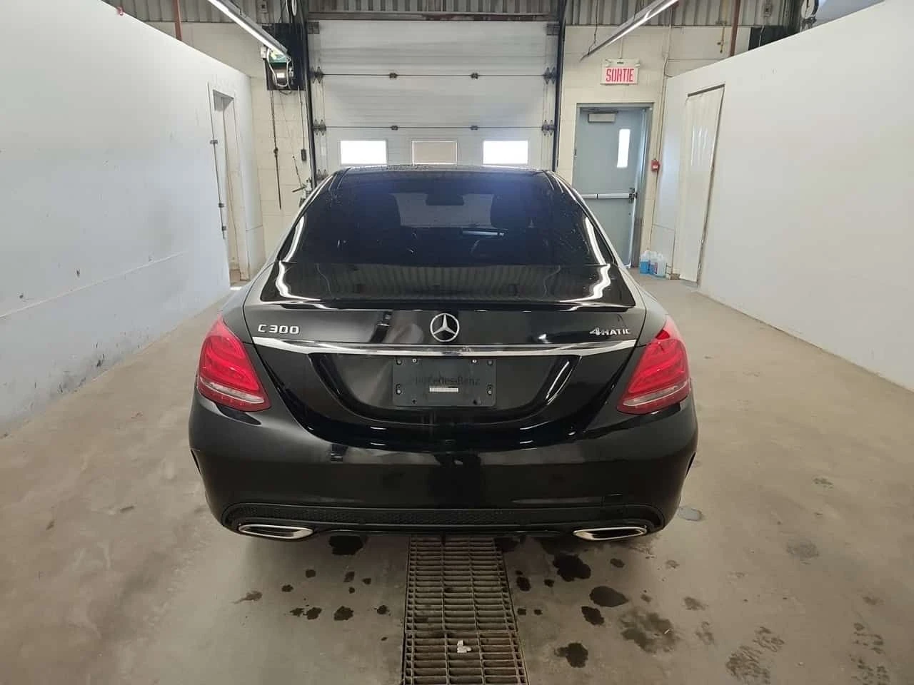 Mercedes-Benz C 300 * CARFAX * ЦЕНА ДО БГ, снимка 4 - Автомобили и джипове - 53995575