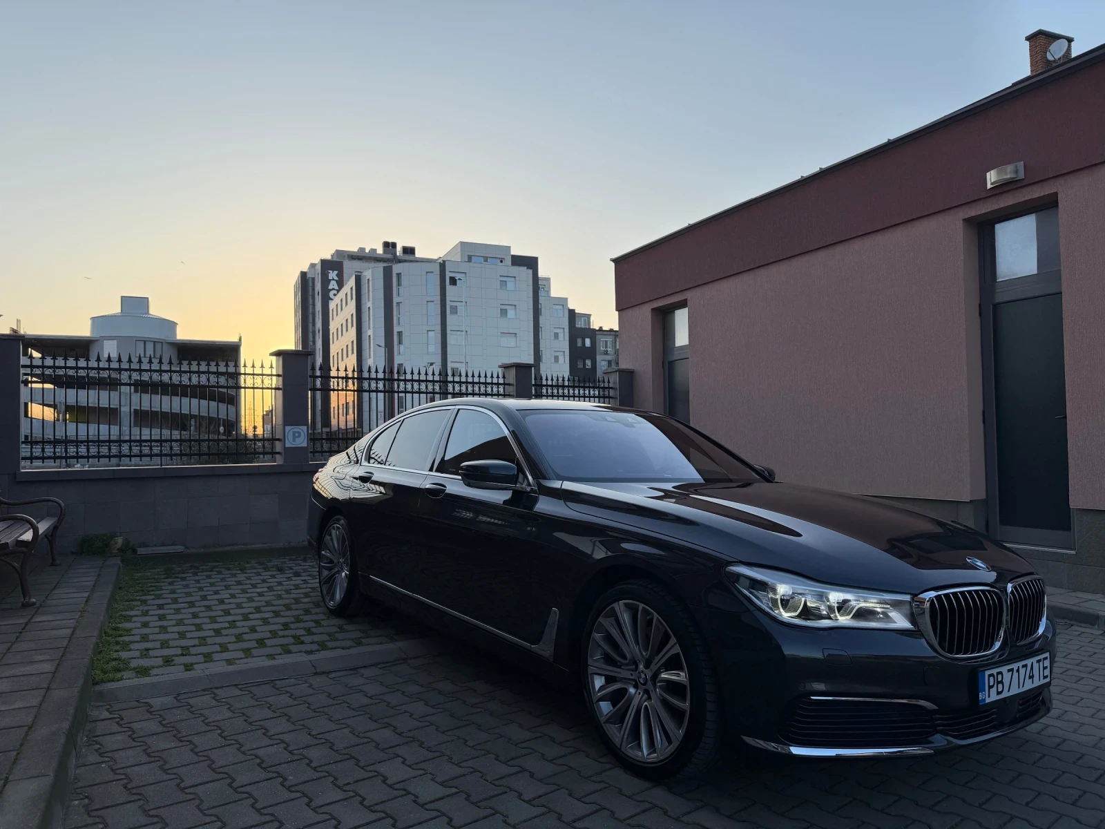 BMW 730 xdrive, снимка 2 - Автомобили и джипове - 54071388