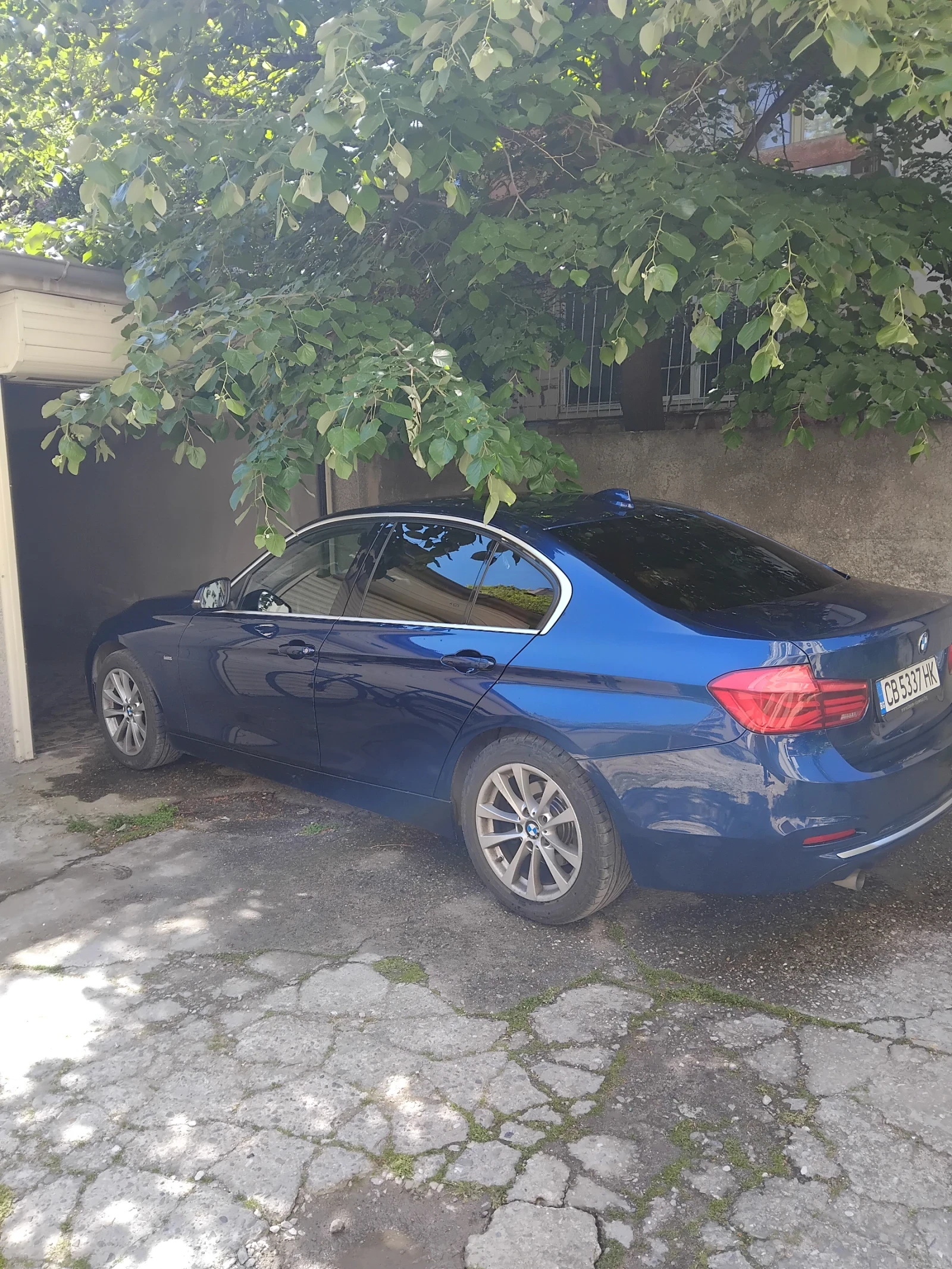BMW 320 Седан, снимка 3 - Автомобили и джипове - 54429473