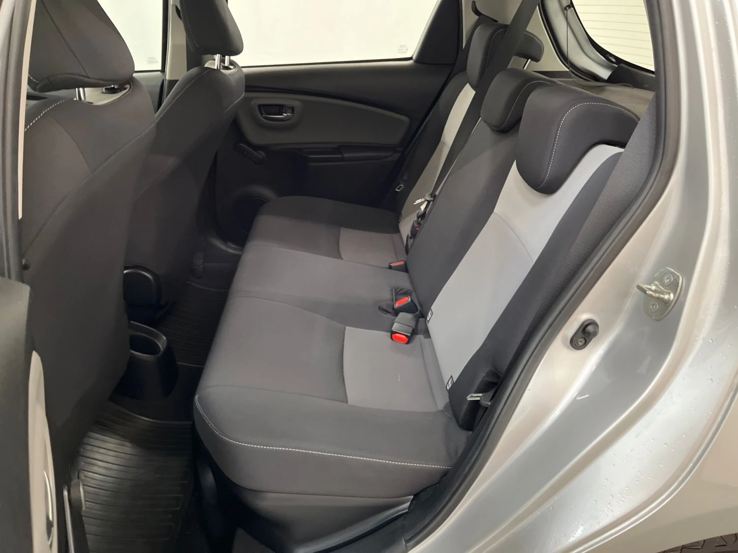 Toyota Yaris H2 1.5 Хибрид, снимка 9 - Автомобили и джипове - 55747072