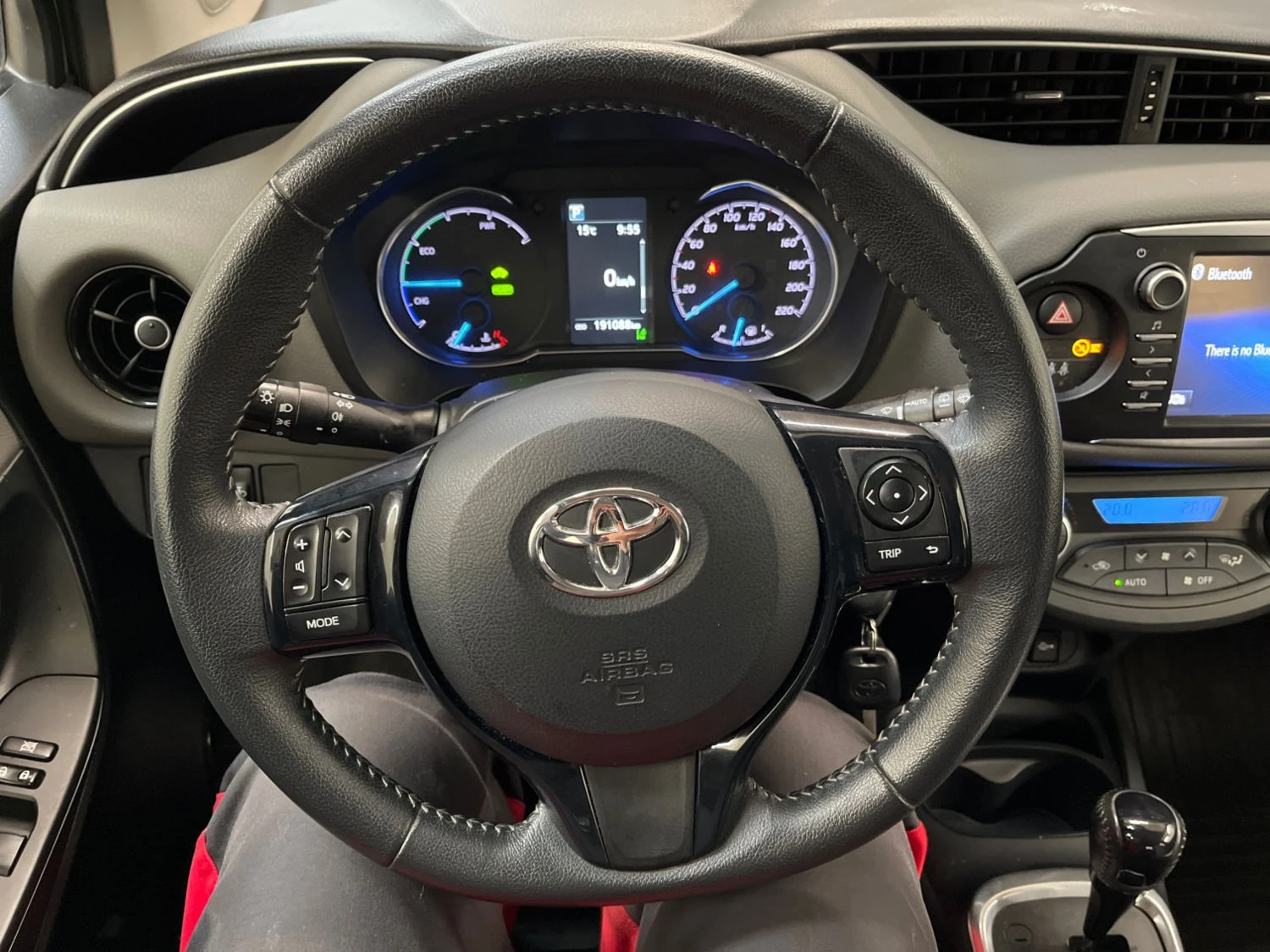 Toyota Yaris H2 1.5 Хибрид, снимка 4 - Автомобили и джипове - 55747072