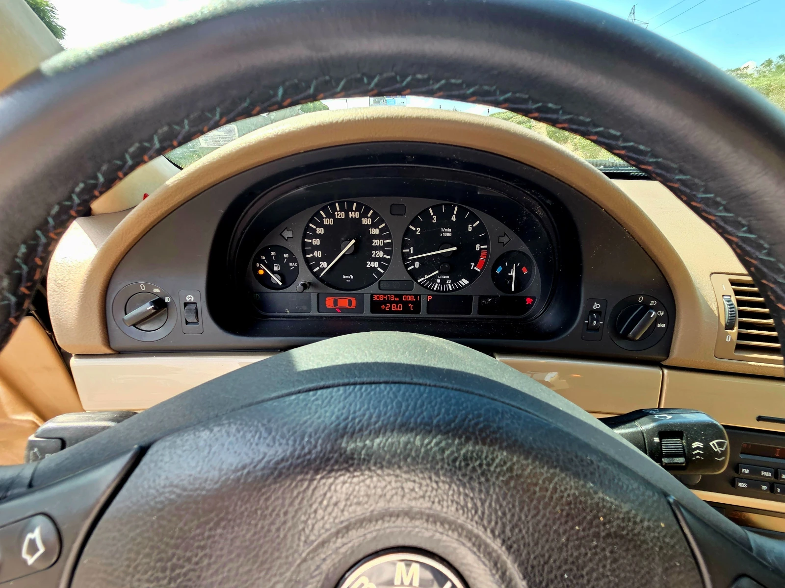 BMW 523 523i(170кс)Automatic, снимка 14 - Автомобили и джипове - 55938127
