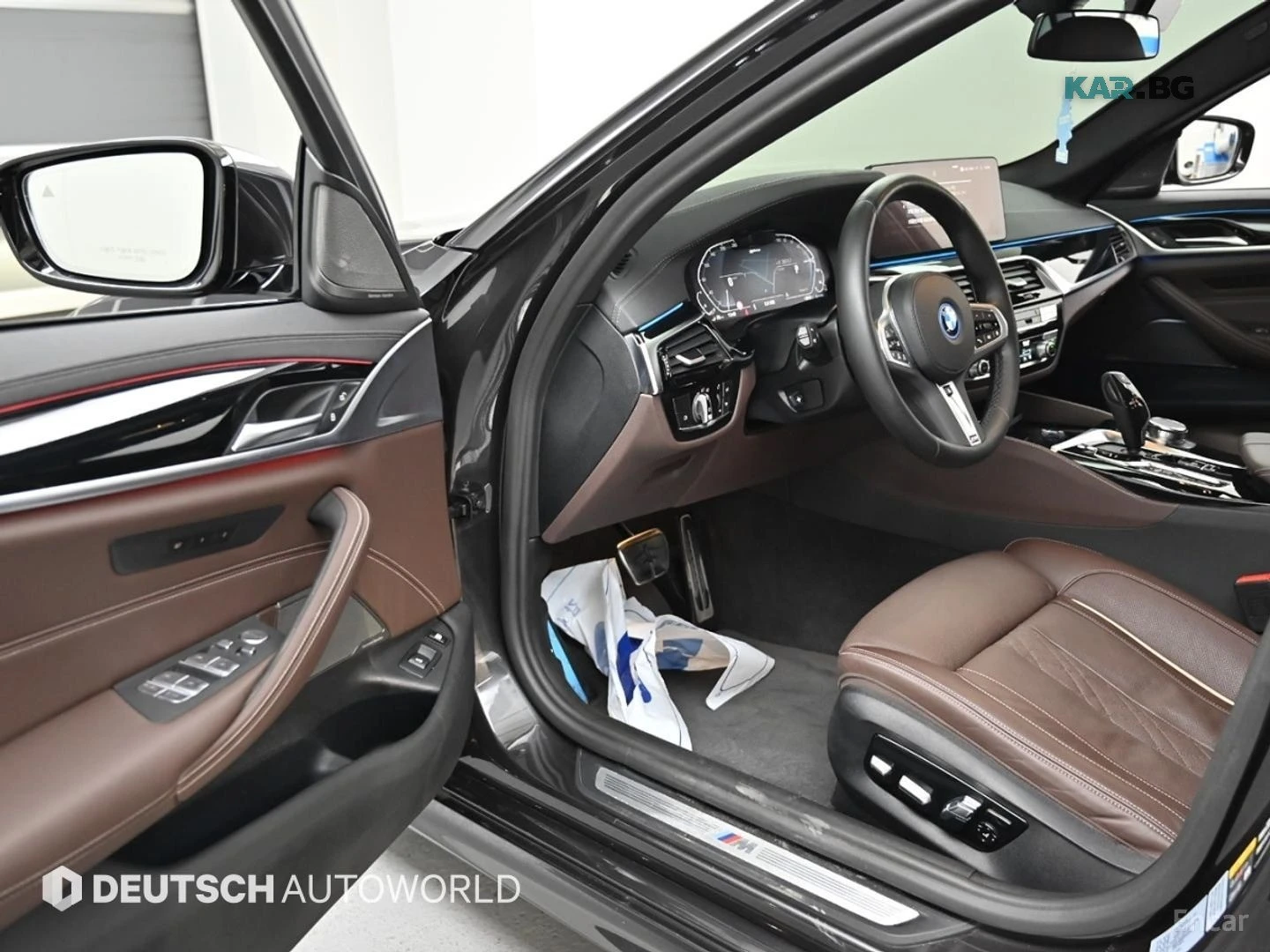 BMW 530E M SPORT* КОЖА* ПОДГРЕВ* ОБДУХВ* HEADUP* 360* PANO, снимка 11 - Автомобили и джипове - 56203007