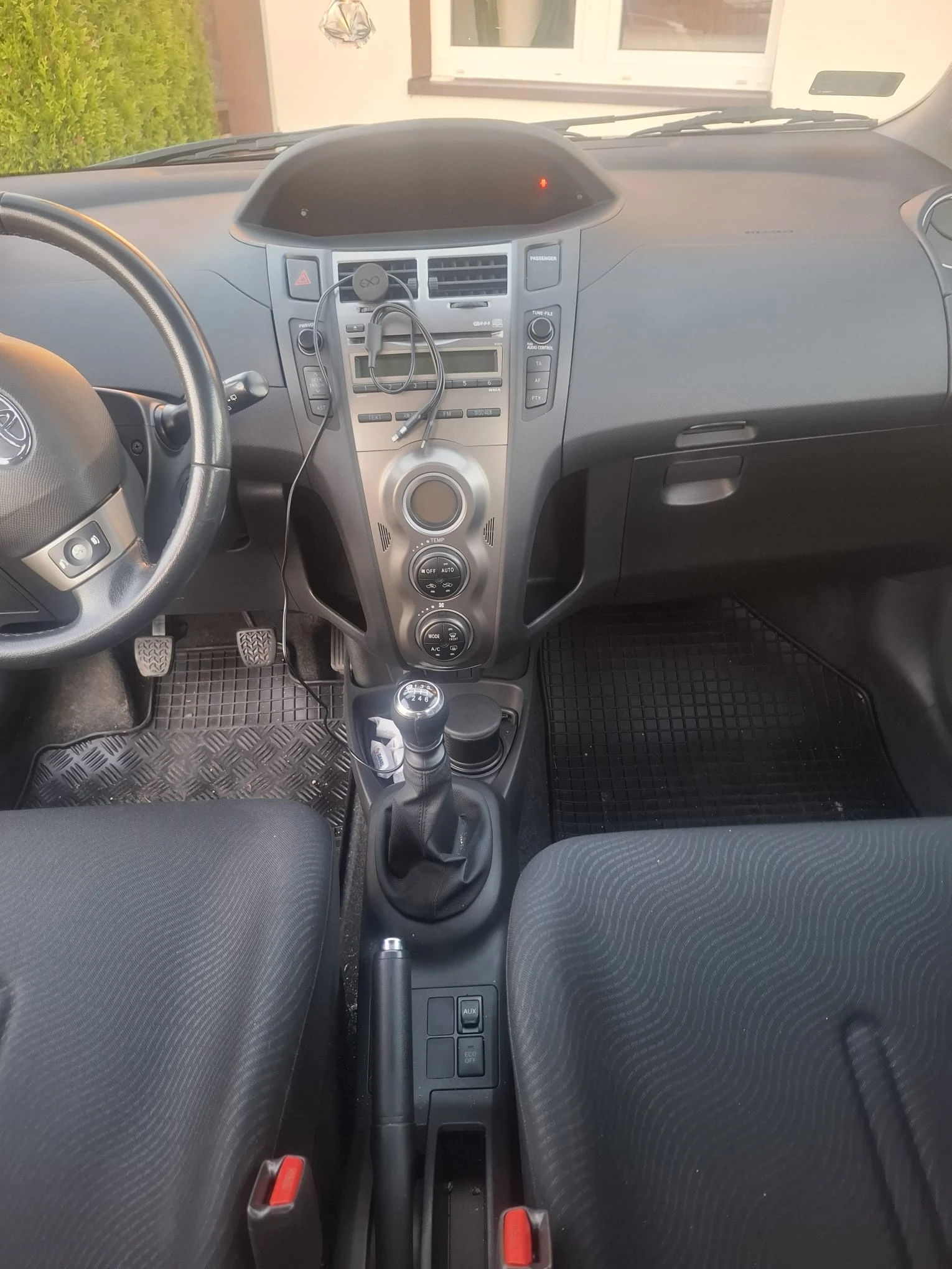 Toyota Yaris, снимка 10 - Автомобили и джипове - 56239496