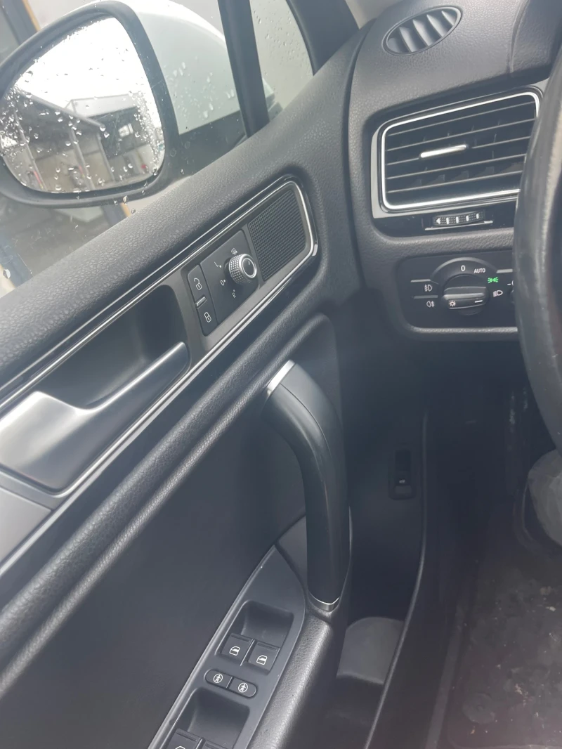 VW Touareg, снимка 13 - Автомобили и джипове - 48695686