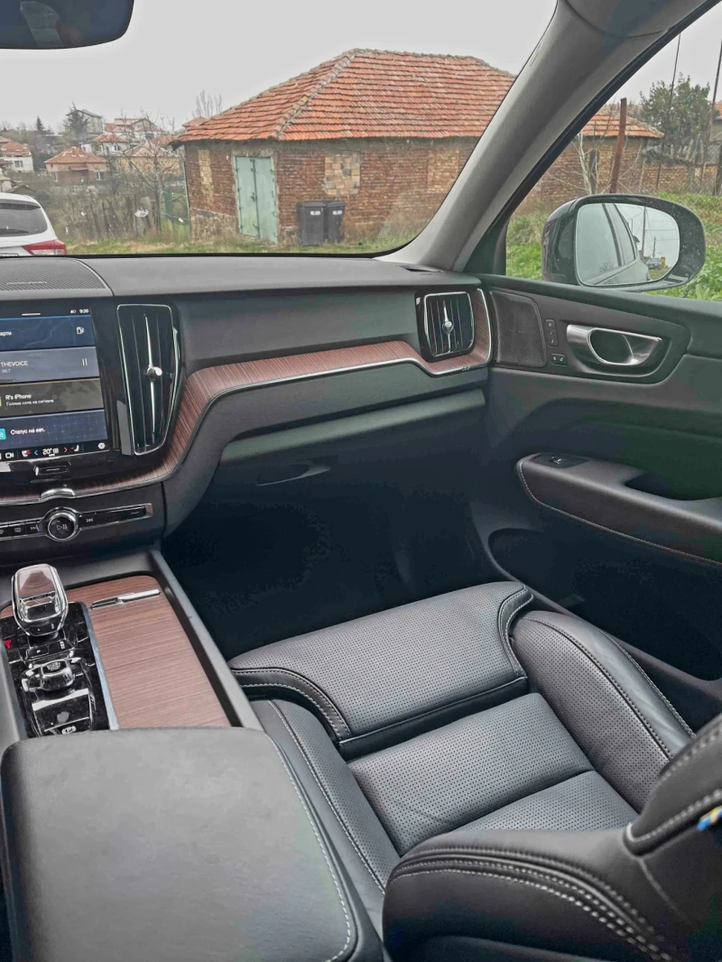Volvo XC60 Plus Bright AWD Mild Hybrid B5, снимка 9 - Автомобили и джипове - 51700519