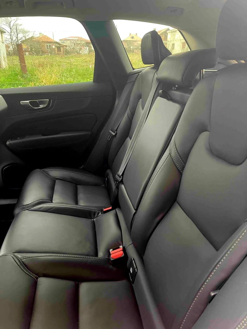 Volvo XC60 Plus Bright AWD Mild Hybrid B5, снимка 13 - Автомобили и джипове - 51700519